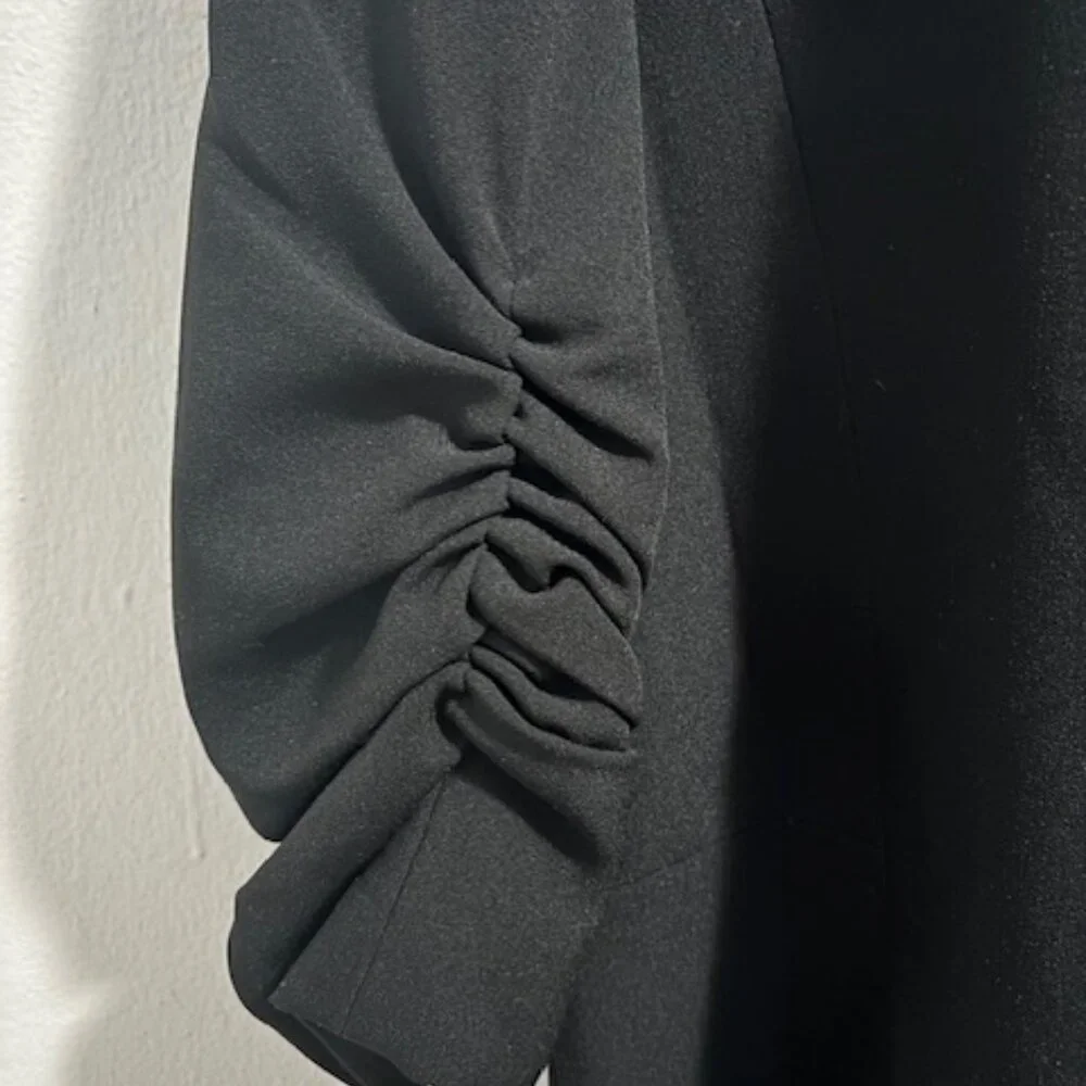Business- Women's Blazer - Picture 1 of 5
